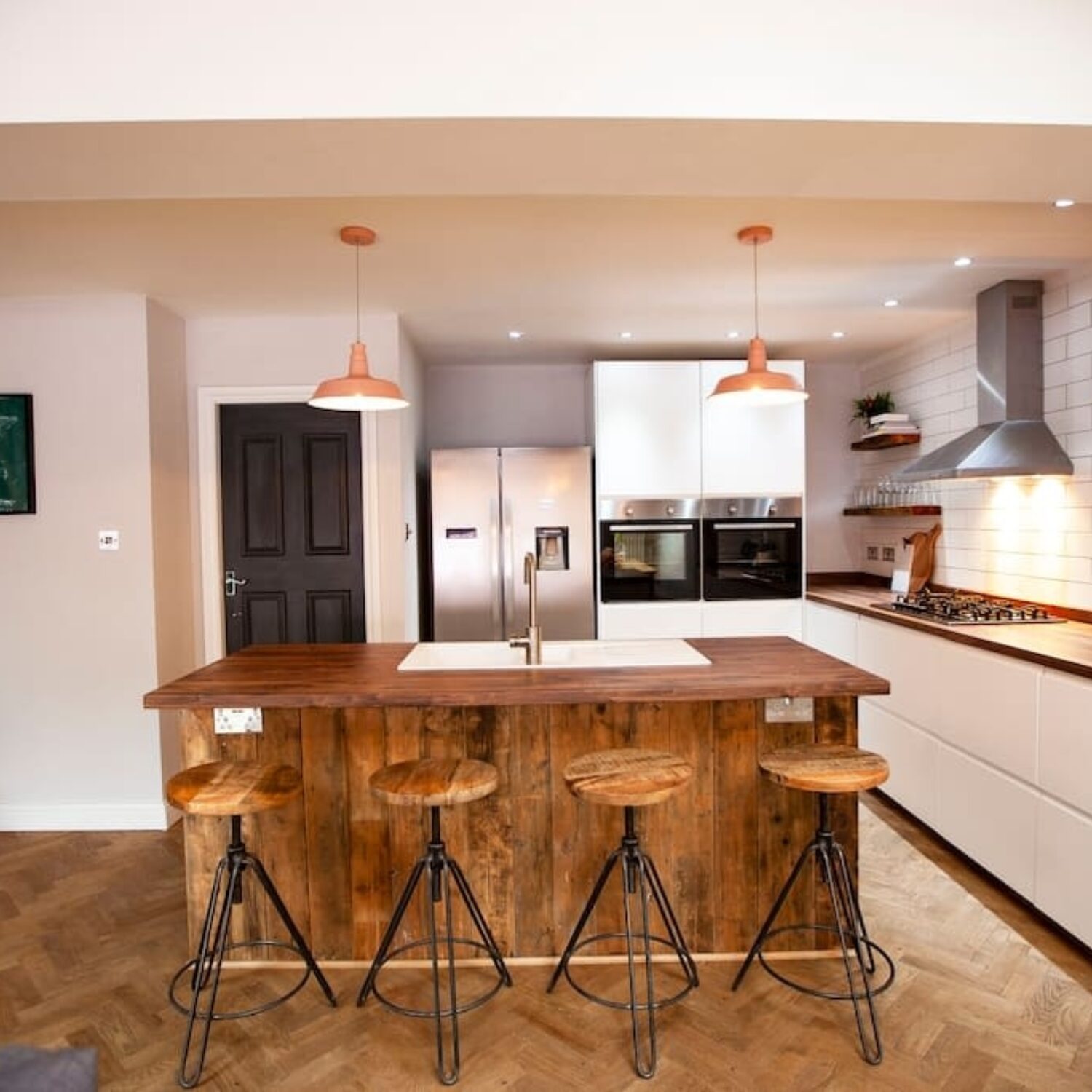 Stunning open plan house close to city centre - Airshack